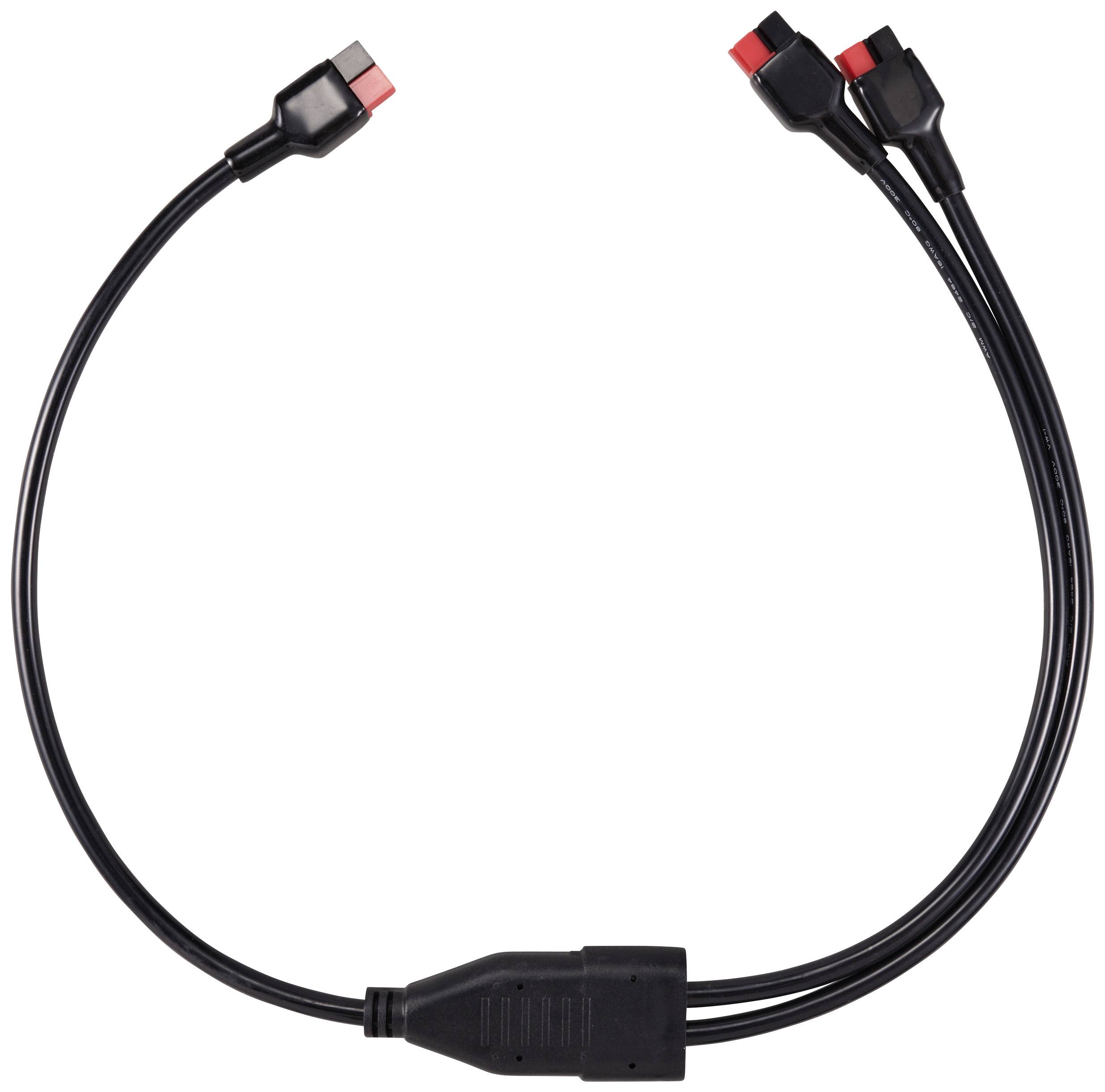 Crni razdjelni kabel s jednim utikačem i dvije utičnice, korišten za spajanje i distribuciju električnih signala.