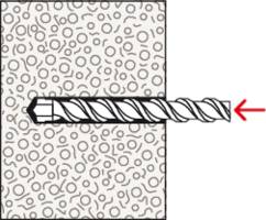 Bušač prodire s desne strane u pravokutni materijal s kružnim uzorcima. Crvena strelica показuje prema unutra.