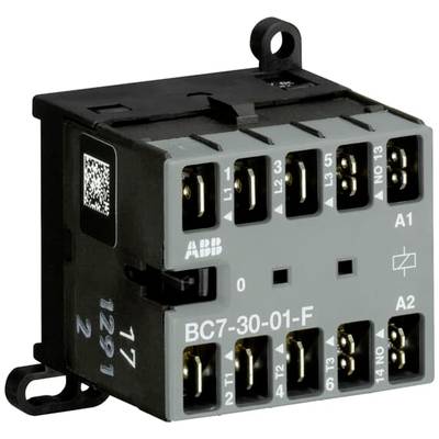 Releji marke ABB, model BC7-30-01-F, s više električnih priključnih stezaljki, koristi se za upravljanje električnim strujnim krugovima.