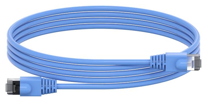 Plavi Ethernet kabel s RJ45 utičnicama na oba kraja, korišten za mrežne povezivosti.