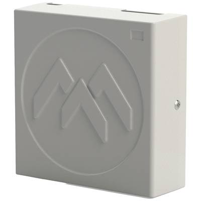 Siva, kvadratna metalna kutija s utisnутim logotipom koji prikazuje dva stilizirana planinska vrha. Sa strane se nalazi ključaonica.
