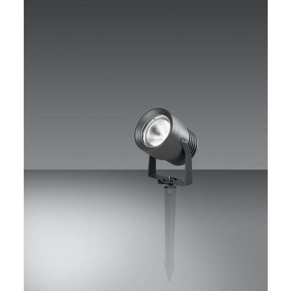 Sivi LED-spotprojektor na štapu prikazuje jedno jako svijetlo koje pada prema dolje na sivu površinu.