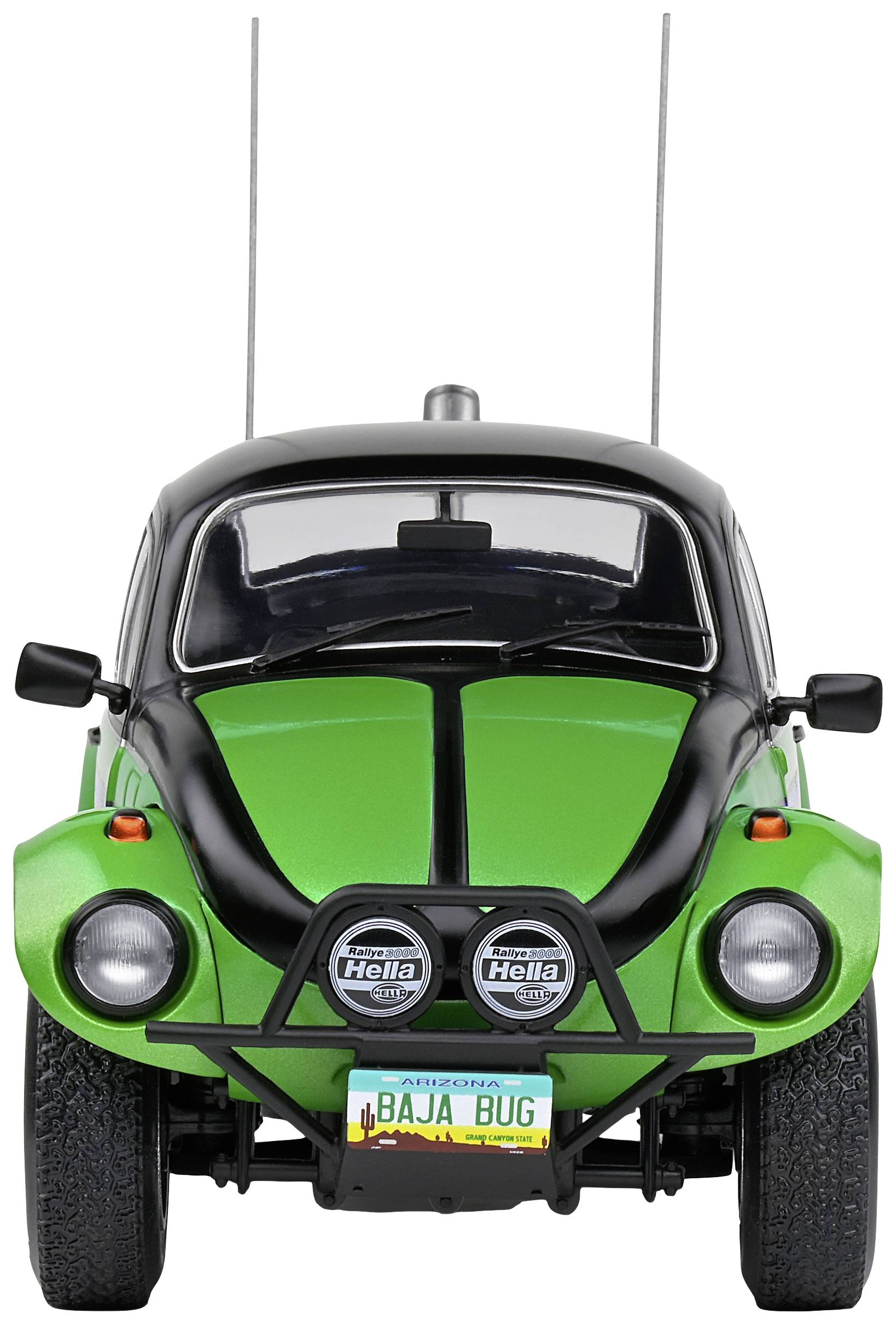 Zeleni VW Beetle u Baja stilu, pogled sprijeda, s crnim naglascima i agresivnim branicima; registarska tablica 'BAJA BUG'.