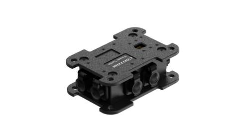 Elektronički component s više priključaka na crnoj pravokutnoj podlozi. Ključan za tehničke primjene.