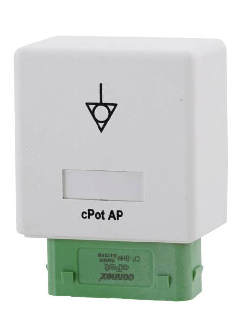 Bijeli plastični pokrov sa simbolom i tekstom 'cPot AP', montiran na zelenom postolju. Elektronička komponenta za infrastrukturu.