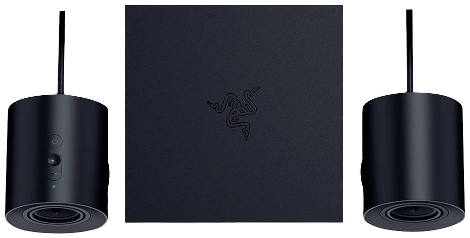 Dva crna zvučnika i quadratni subwoofer tvrtke Razer. Zvučnici su valjkastog oblika s kontrolnim tipkama.