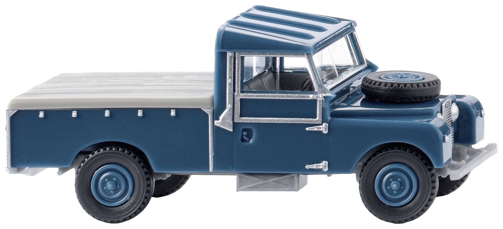 Model igračke plavog pickup kamiona klasičnog stila, pogled sa strane. Vozilo s rezervnim kotačem na haubi.