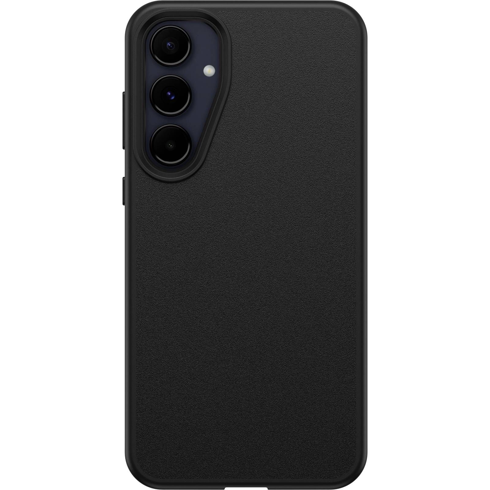 Crni smartphone u futroli, pogled straga s tri leće kamere i bljeskalicom lijevo gore.