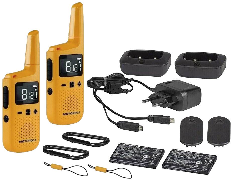 Narančasti walkie-talkiji s displejom, punjačima, baterijama i dodatnom opremom, pogodni za komunikaciju na kratkim udaljenostima.