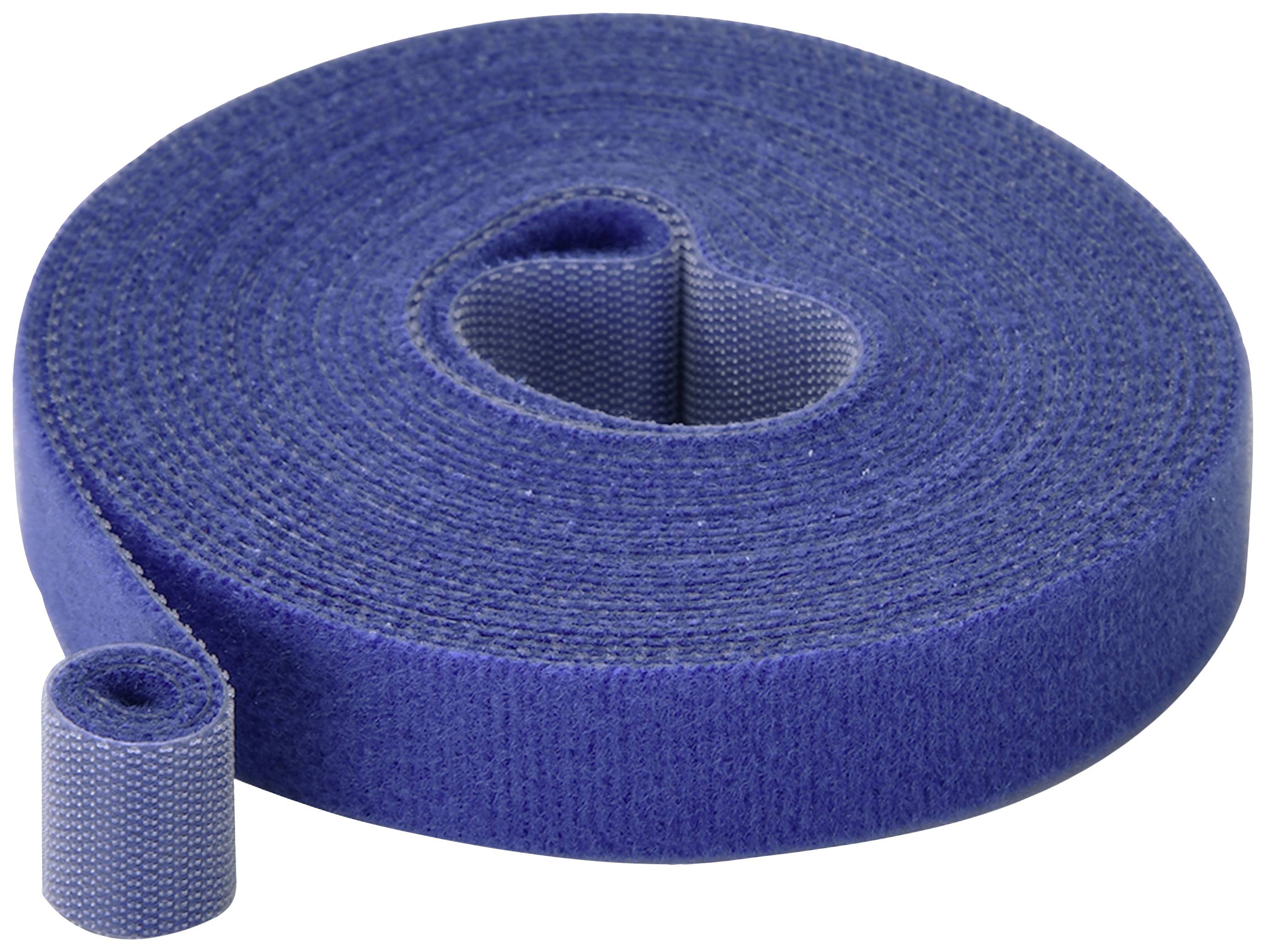 Plava rolica ljepljive trake za čičak, djelomično odmotana, na bijeloj pozadini.