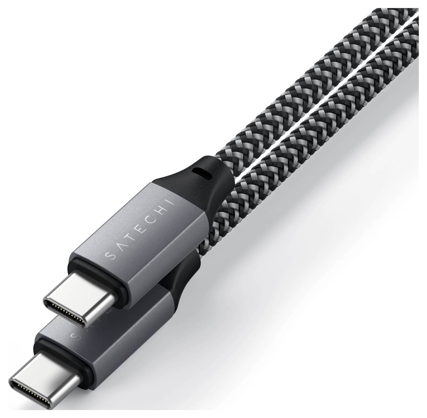 USB-C kabel s pletenom najlonskom ovojnicom i srebrnim kućištem, s natpisom 'Satechi'.
