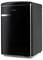 Crni samostojeći mini hladnjak s krom ručkom.