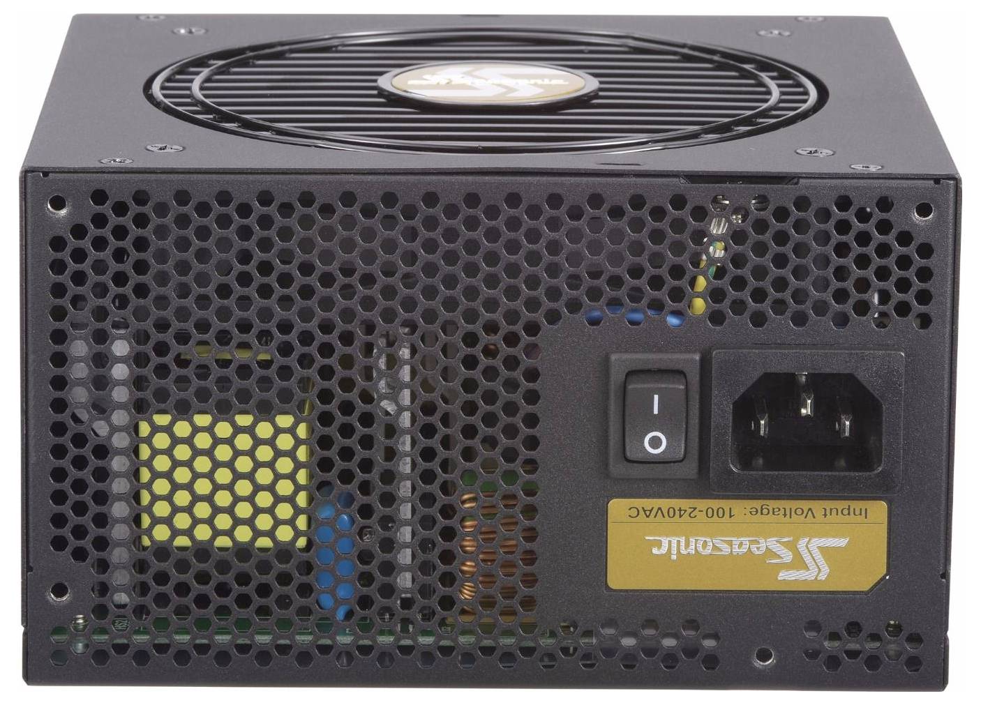 Crno računalno napajanje sa ventilatorom, tipkom za uključivanje/isključivanje i priključkom za struju. Marke 'Seasonic'.