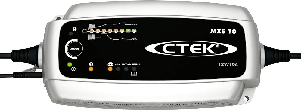 CTEK MXS 10 punjač baterija s indikatorskim lampicama za napredak punjenja, tipkom za mod i priključcima za kablove, pogodan za 12V/10A.