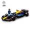 Lego Formula 1 racing automobil u crnoj i plavoj boji s logotipima. Pored njega stoji Lego figurica u utrkarskom kombinezonu. Gore lijevo '251'.