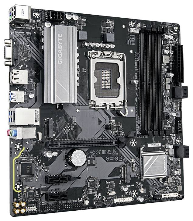 Matična ploča s Gigabyte logotipom, nekoliko PCI utora, memorijskih utora i utora za procesor, pogodan za PC komponente.