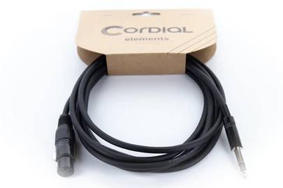 Crni audio kabel Cordial s XLR- i Jack utikačem, smotanim, ispred bijele pozadine. Paket oznake 'Cordial elements'.