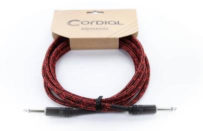 Crveni gitarski kabel s crnim uzorcima, upakiran u kutiju s natpisom 'Cordial elements'.