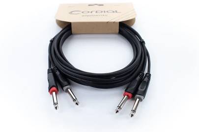 Crni audio kabel za glazbene instrumente i audio uređaje s nekoliko 6,35 mm TRS priključaka.