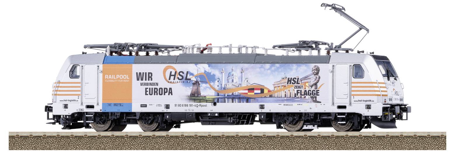 Bijela lokomotiva s narančastim i sivim akcentima, motivirana sloganom 'Mi povezujemo Europu' i grafikom europske arhitekture.
