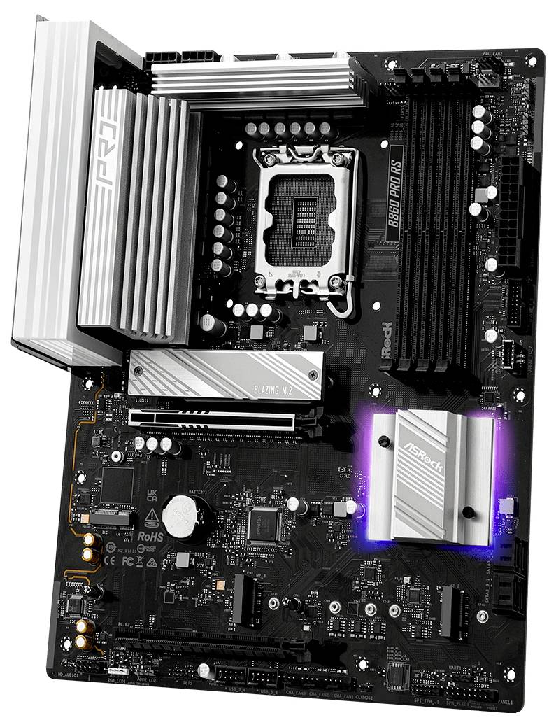 Računalna matična ploča s označenim utorima i komponentama, uključujući PCIe utore, utore za RAM i utičnicu za CPU. Jedan dio je osvjetljen.