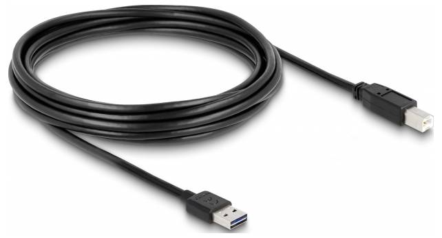 Crni USB kabel s USB-A utikačem na jednom kraju i USB-B utikačem na drugom kraju, prikazan kao smotani.
