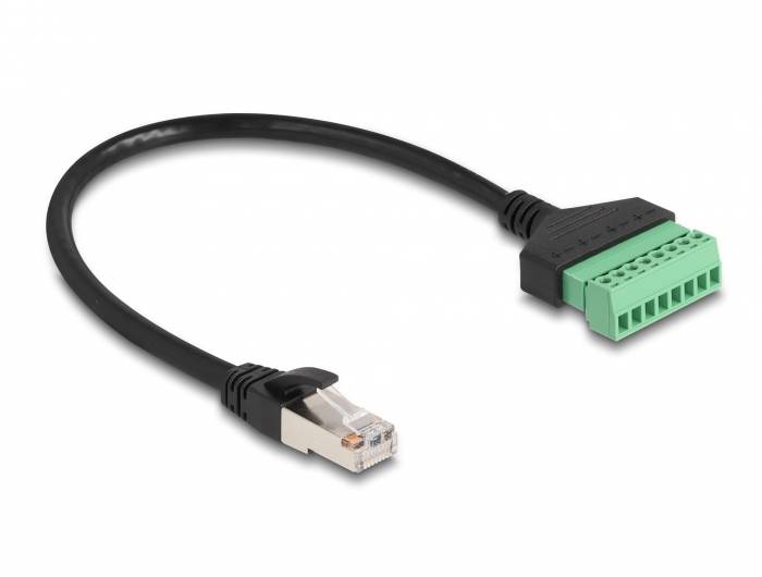 Crni mrežni kabel s RJ45 utikačem s jedne strane i zelenim, višepinskim priključnim blokom s druge strane.