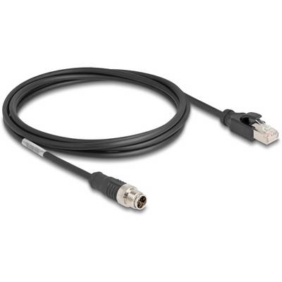 Crni Ethernet kabel s RJ45 utikačem na jednoj strani i cilindričnim metalnim utikačem na drugoj strani, na bijeloj pozadini.