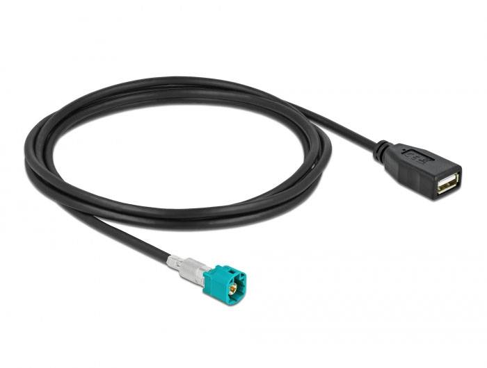 Crni USB kabel s USB priključkom na jednoj strani i posebnim plavim utikačem na drugoj strani.
