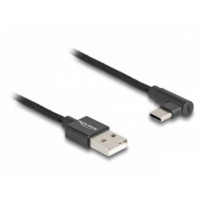 USB kabel s standardnim USB priključkom na jednoj strani i USB-C priključkom na drugoj, crno pleteno.