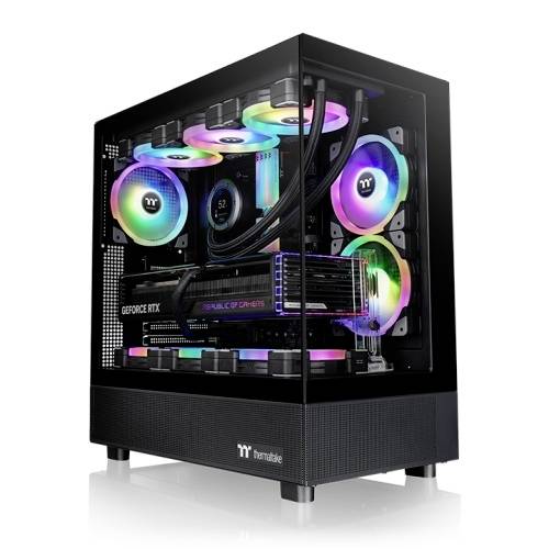 Visokoučinski PC s RGB osvjetljenjem, prozirnim kućištem, istaknutom pojavom ventilatora i grafičke kartice. Idealan za gaming.