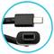 Bliski kader crnog USB-C priključka i utičnice, okružen plavim kругом.