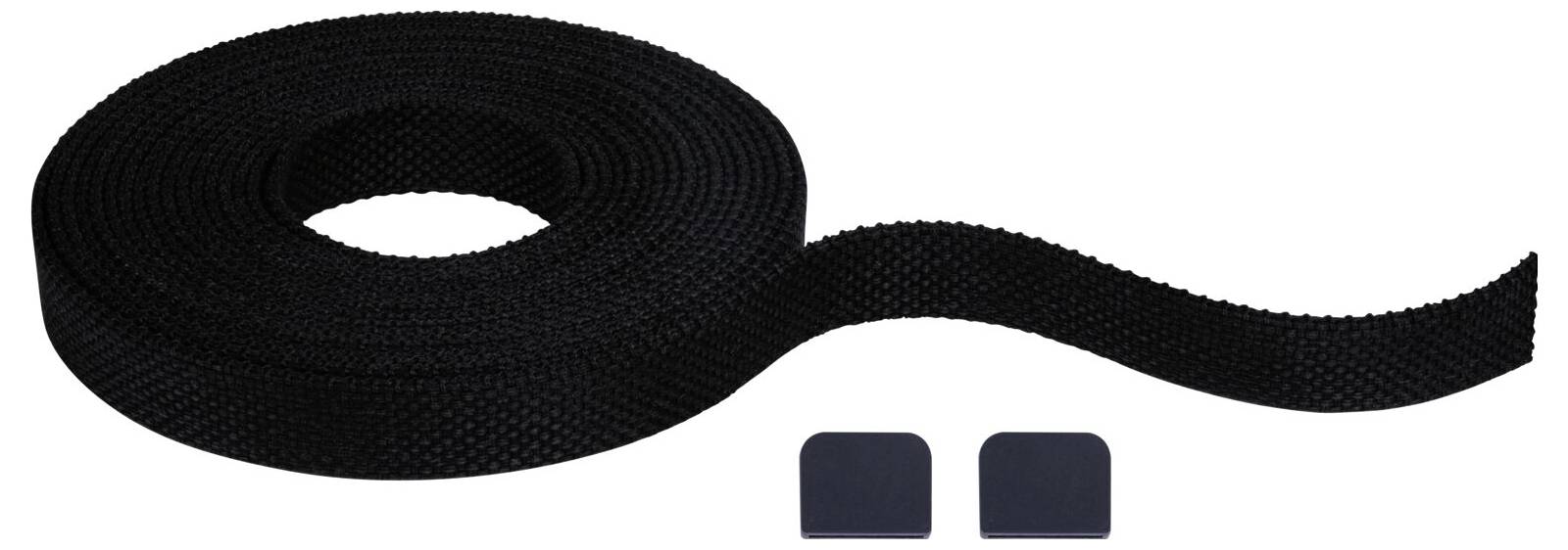 Crna traka od tkanine fine strukture, svijena u rolnu. Pored nje leže dva crna, kvadratna završna komada.