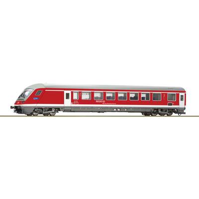Crveni regionalni vagon vlaka Deutsche Bahn-a s sivim krovom, koji stoji na tračnicama. Lijevo je simbol bicikla, desno su vidljiva sjedala.