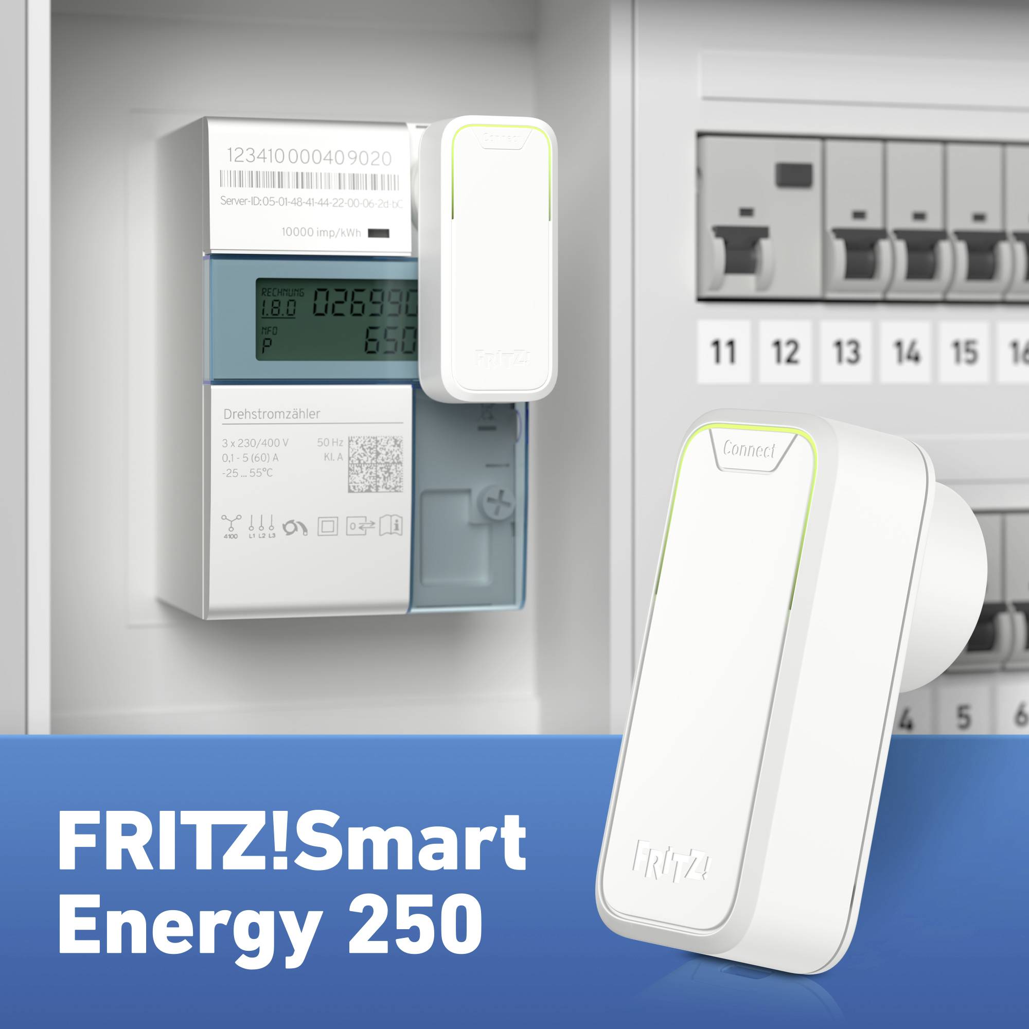 'FRITZ!Smart Energy 250' prikazuje elektronički uređaj u ormarićу za razvod električne energije. Desno pored njega vidljivi su nekoliko električne sklopke.