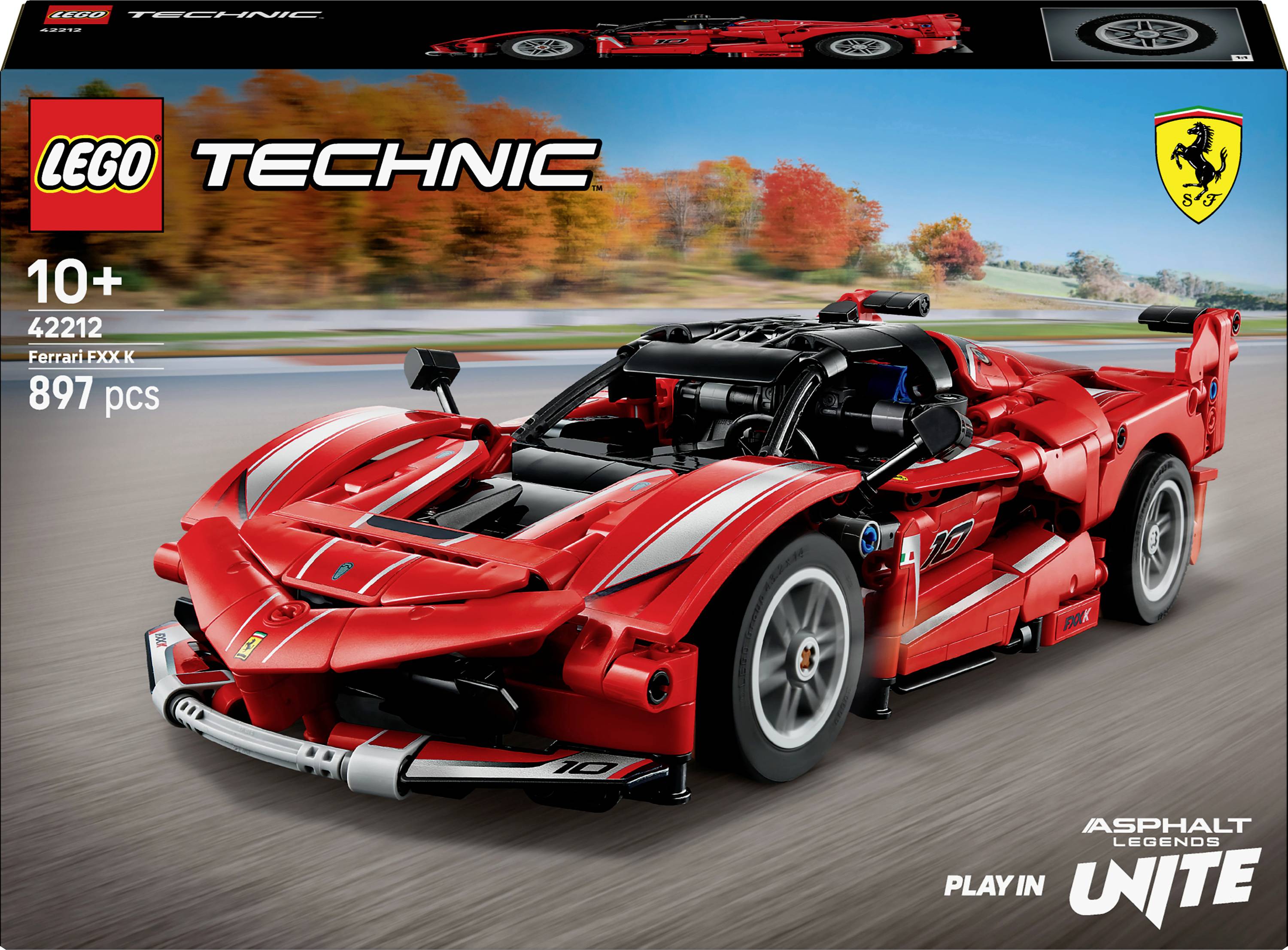 LEGO Technic Ferrari 488 GTE set za dob od 10+, 897 dijelova. Crveni sportski automobilski model na stazi. Prikazani brend i preporuka za dob.