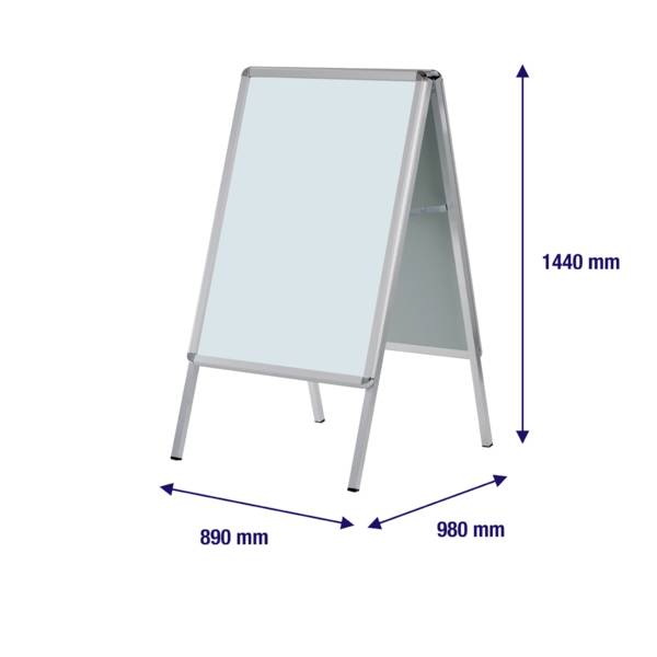 Sklopivi reklamni pano bijele površine. Dimenzije su 1440 mm visine, 980 mm dubine i 890 mm širine.