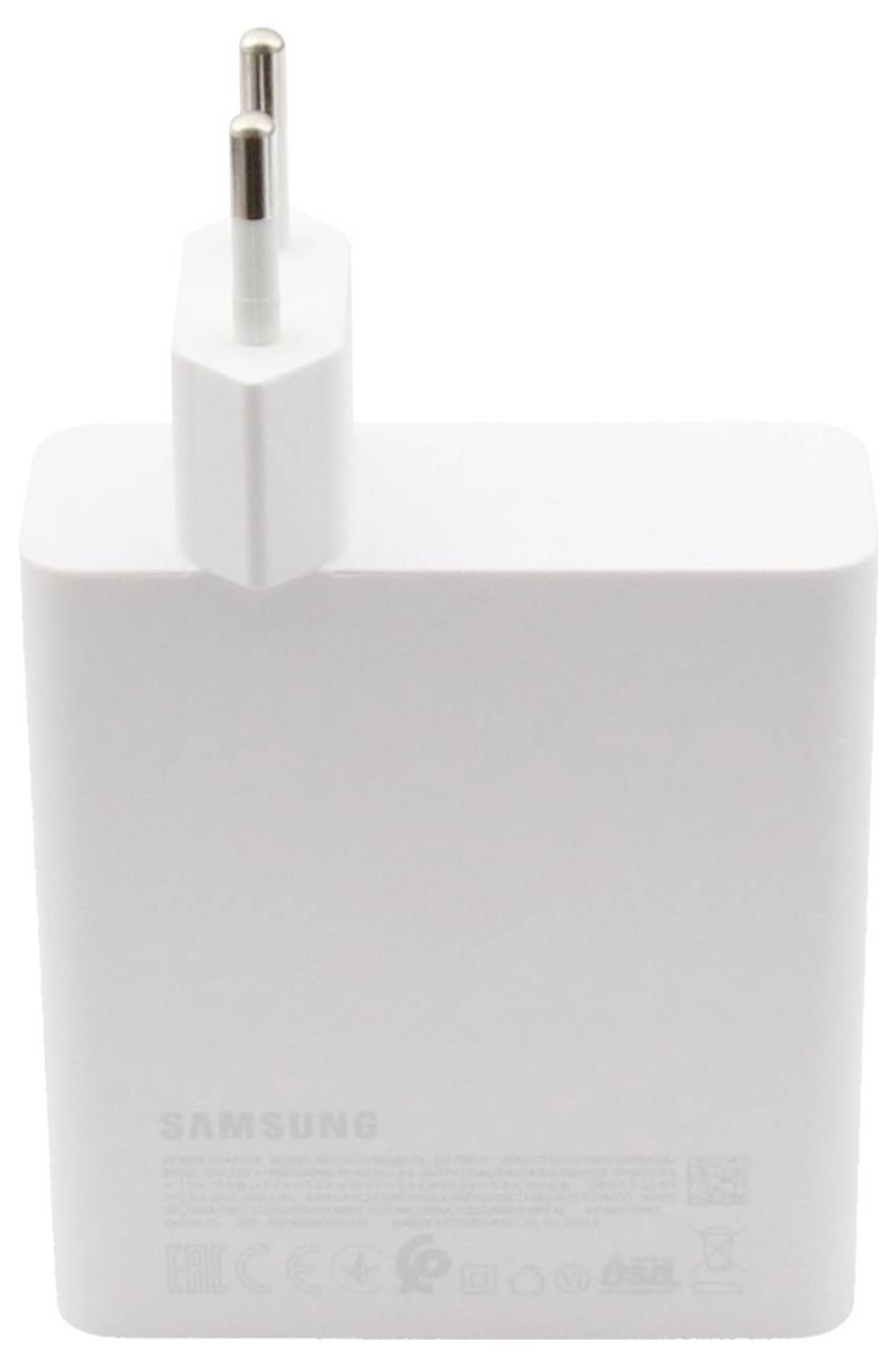 Bijeli punjač s dva okrugla utikača i Samsung logotipom. Sadrži tehničke informacije i simbole.
