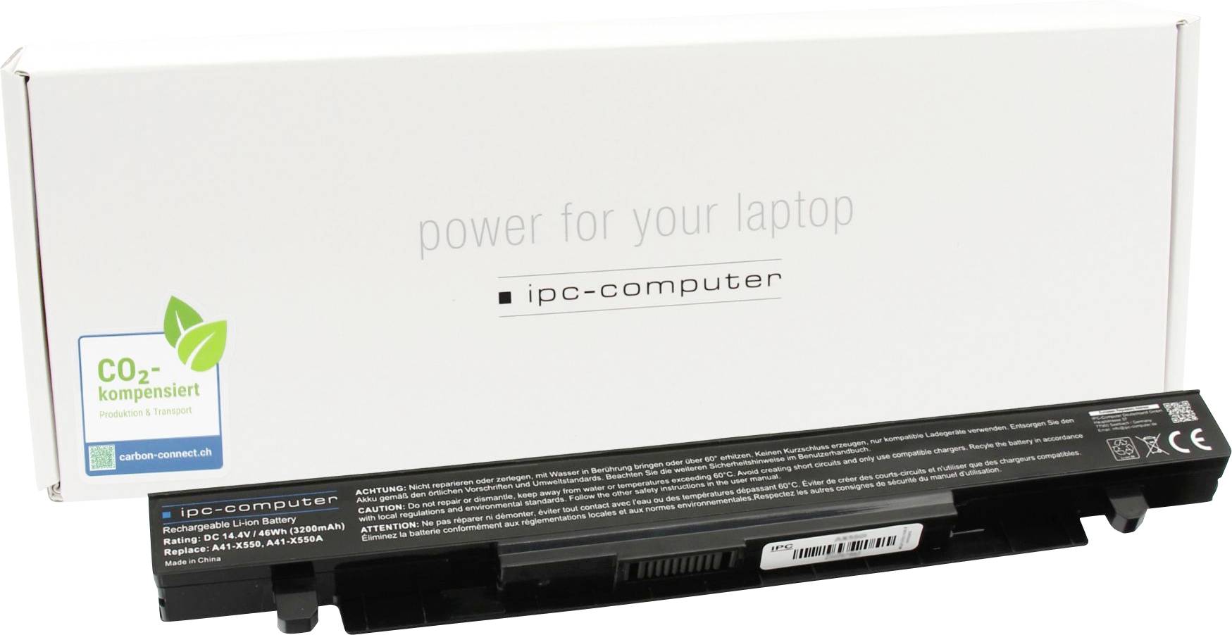 Prijenosničin akumulator marke 'ipc-computer', ispred bijele ambalaže s natpisom 'napajanje za vaš prijenosnik' i CO2-neutralnom oznakom.