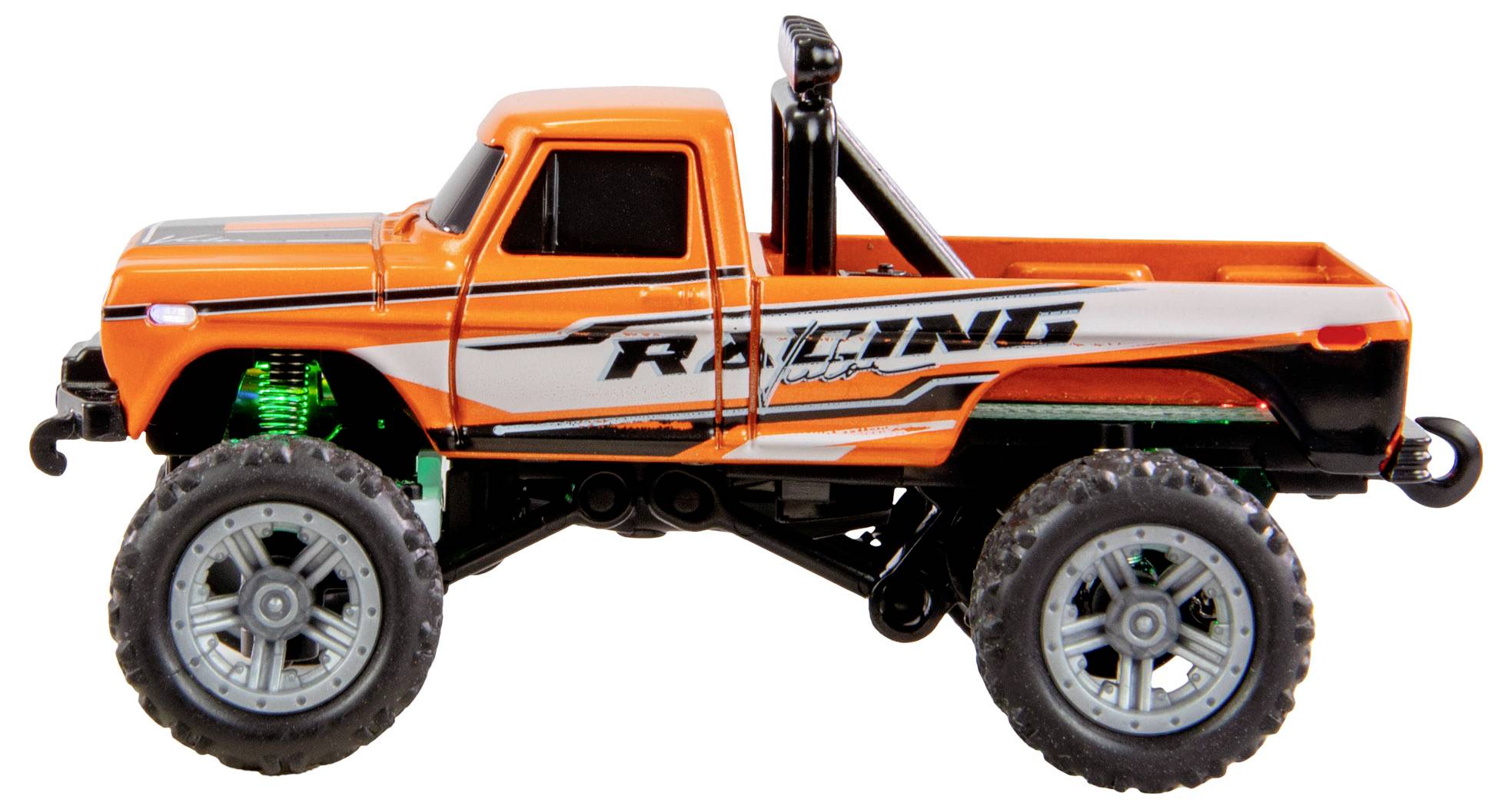Narančasto-crni igračka monster truck s natpisom 'Racing' na boku, velikih guma, pogodan za igru.