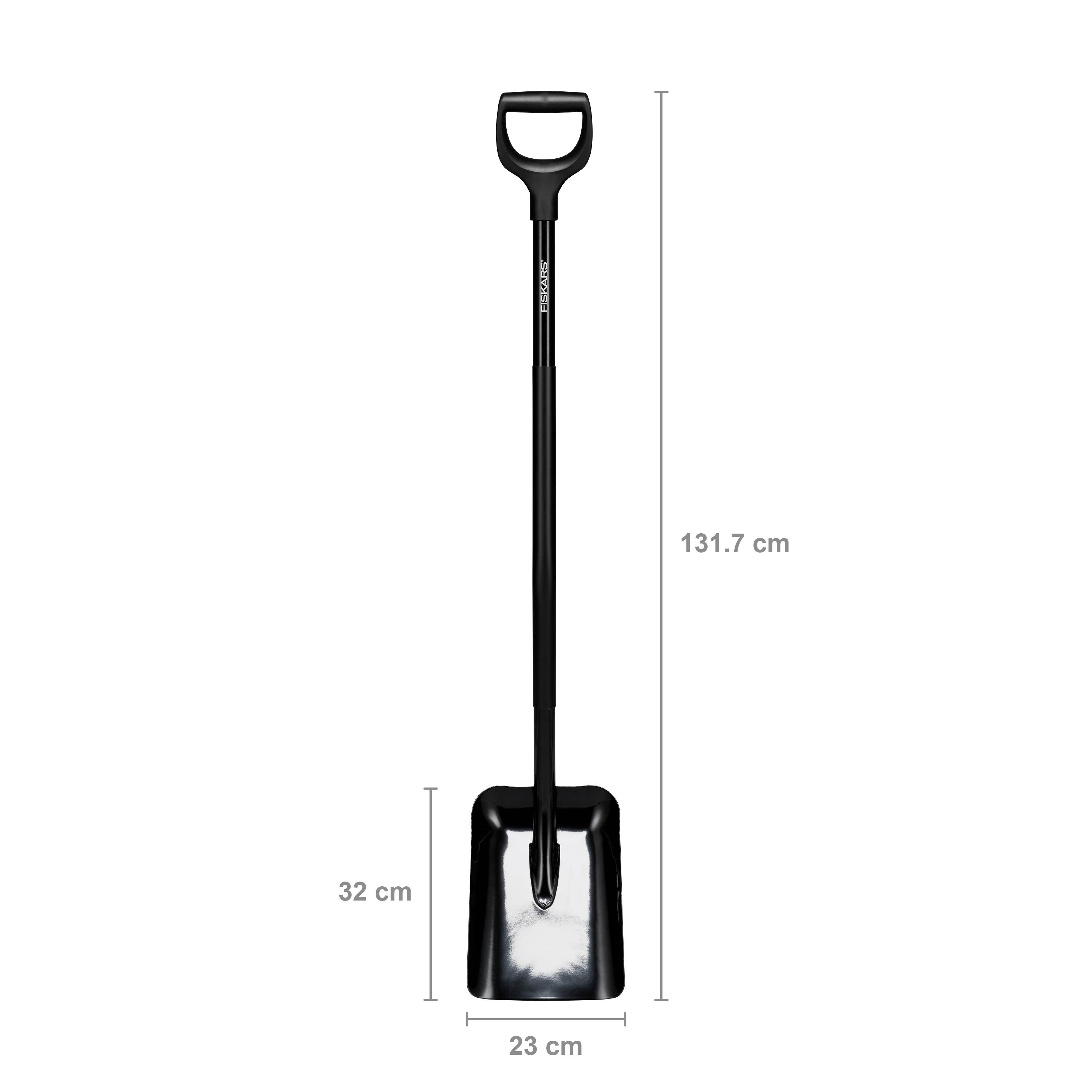 Lopata s crnom drškom i lopatom, ukupna duljina 131,7 cm, širina lista 23 cm, visina lopate 32 cm.
