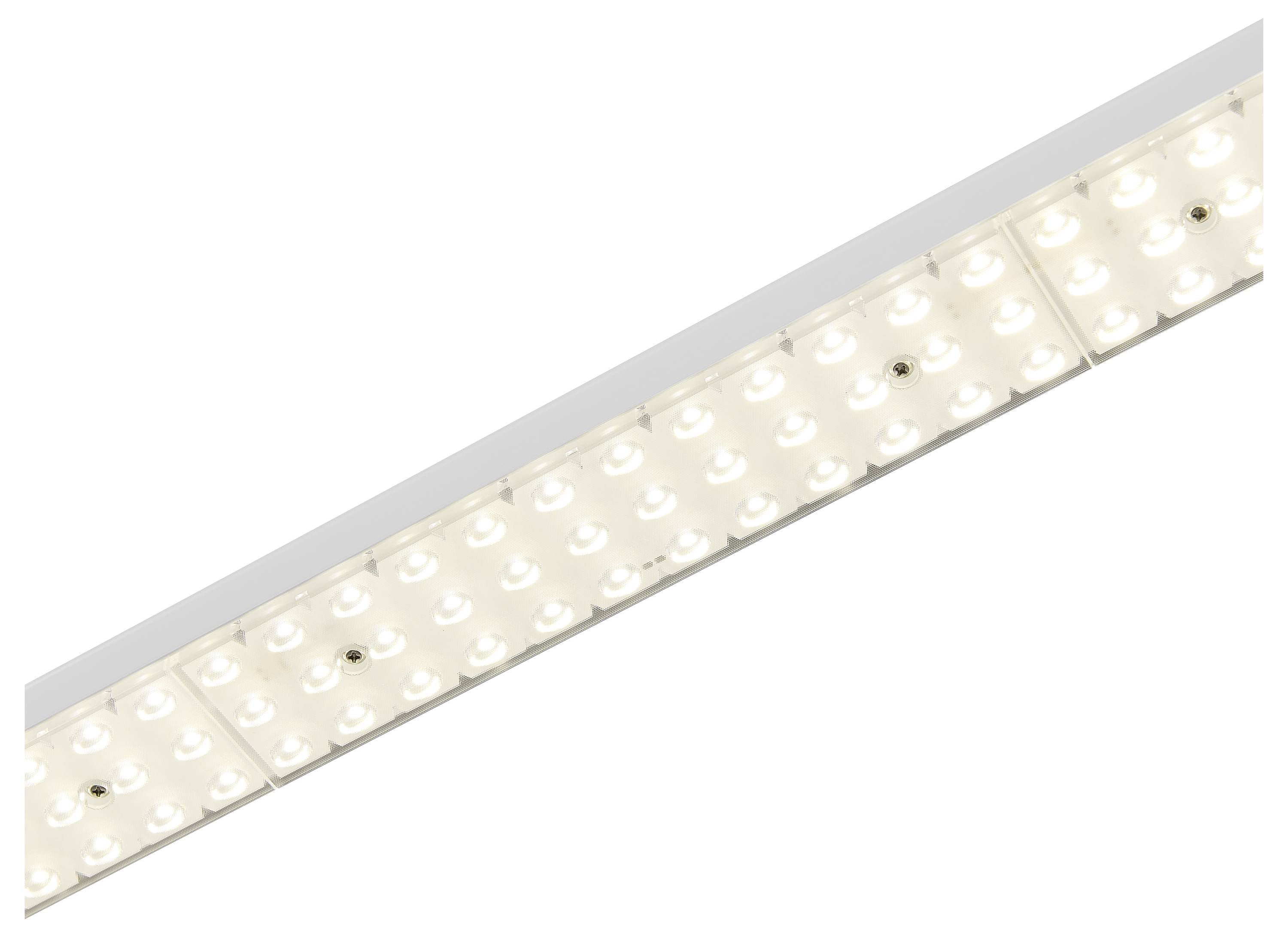 LED traka u kosoj perspektivi, svijetli toplom bijelom svjetlošću. Prikazuje ujednačen raspored LED dioda.
