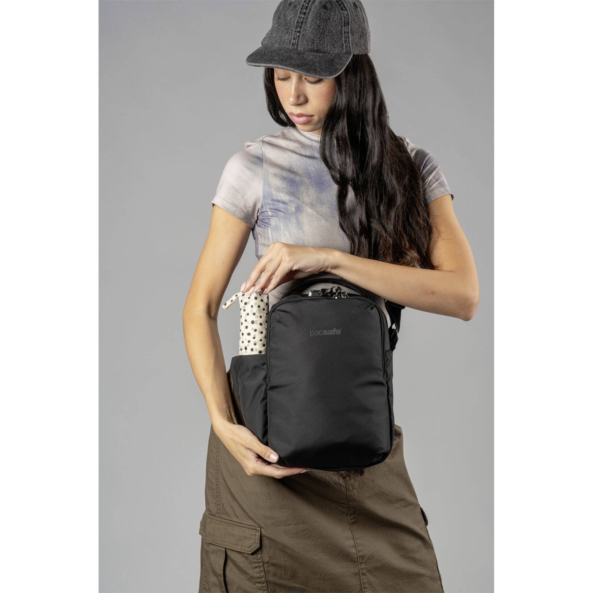 Pacsafe torba za prijenosno računalo V Tour Crossbody schwarz Prikladno za maksimum: 27,9 cm (11") crna-16