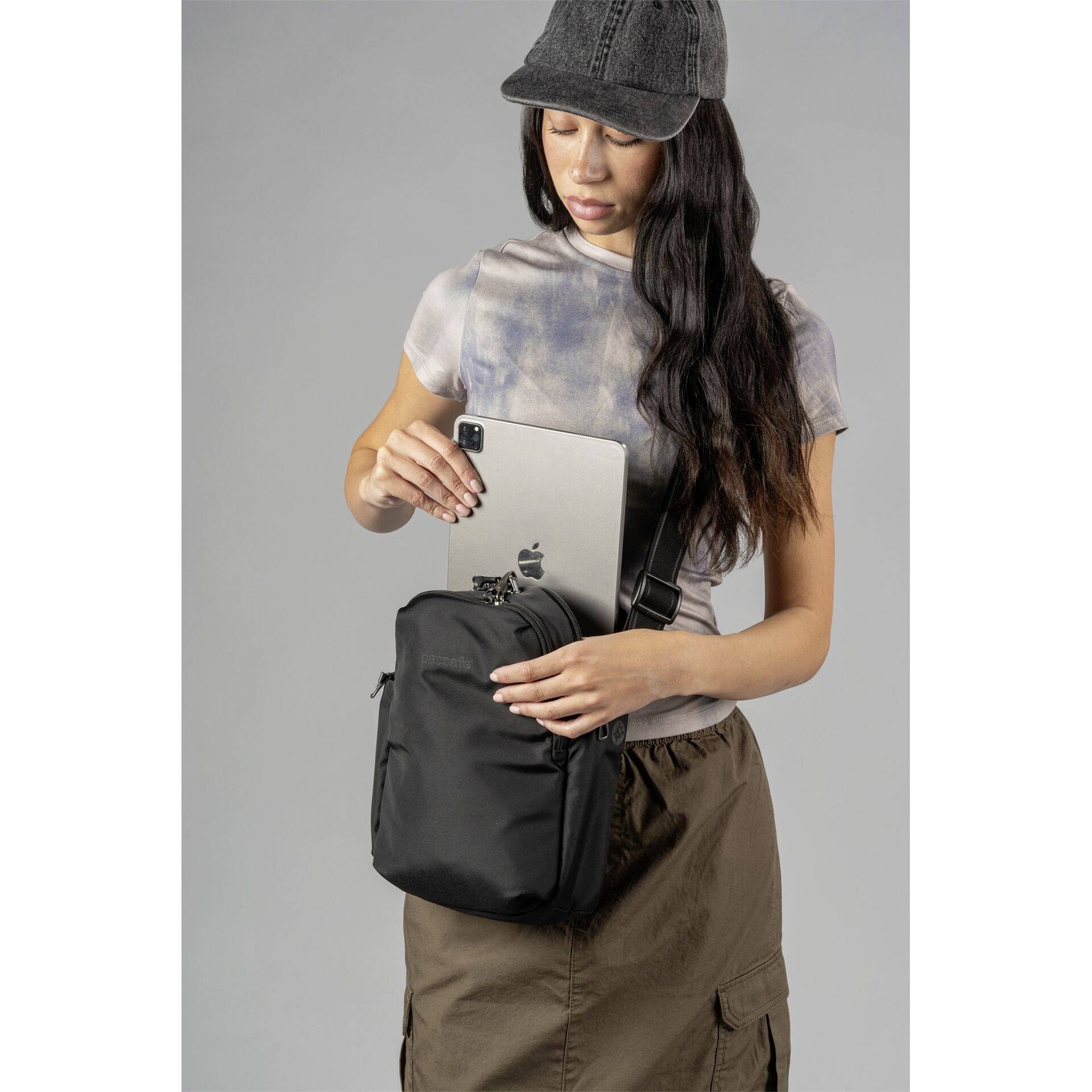 Pacsafe torba za prijenosno računalo V Tour Crossbody schwarz Prikladno za maksimum: 27,9 cm (11") crna-17