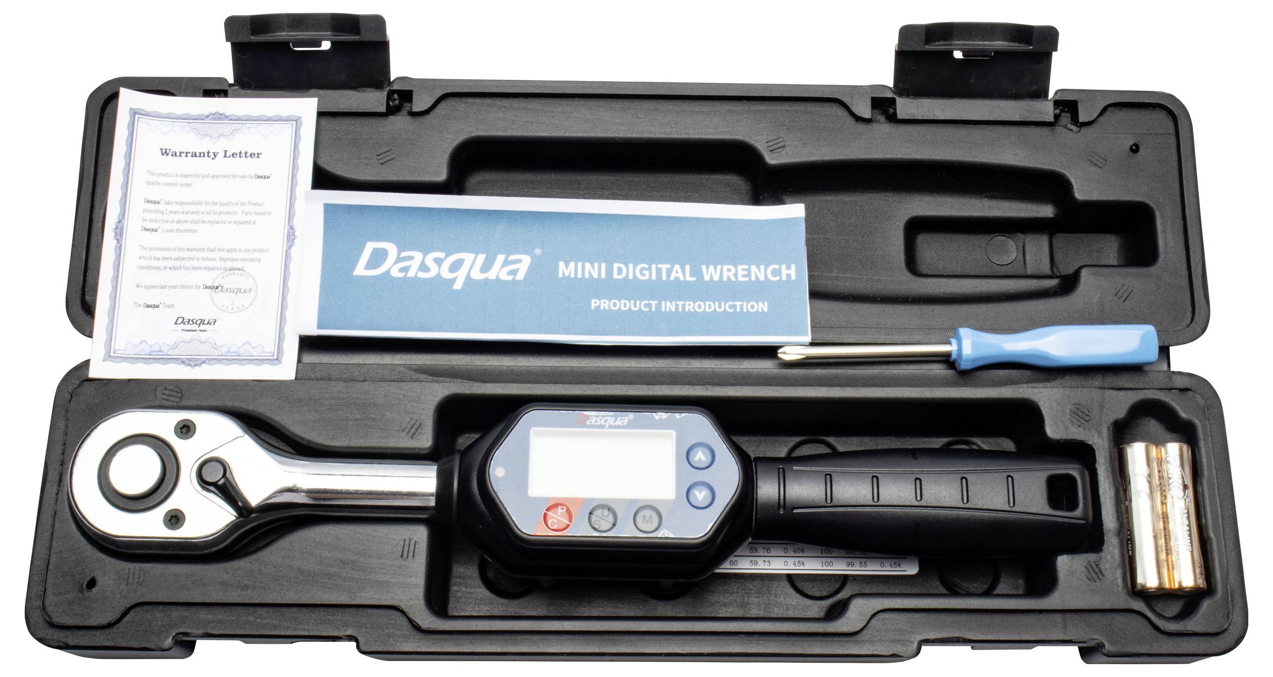 Komplet 'Mini digitalni ključ' tvrtke Dasqua u crnoj kutiji s zaslonom, uključene baterije, odvijač i pismo jamstva.