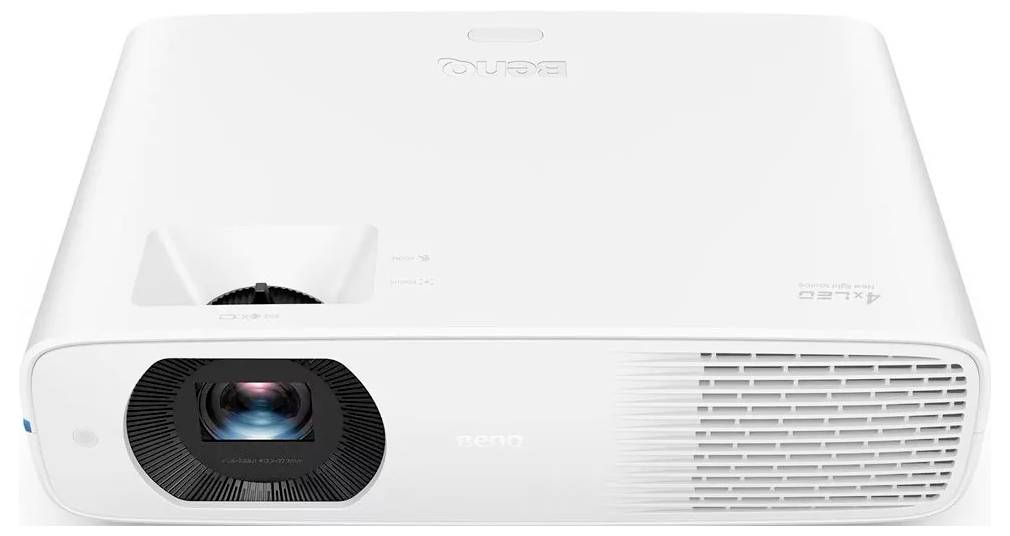 Bijeli projektor s objektivom na lijevoj strani i rešetkom za ventilaciju na desnoj. Tipke i priključci su diskretni, čime se naglašava elegantan dizajn.