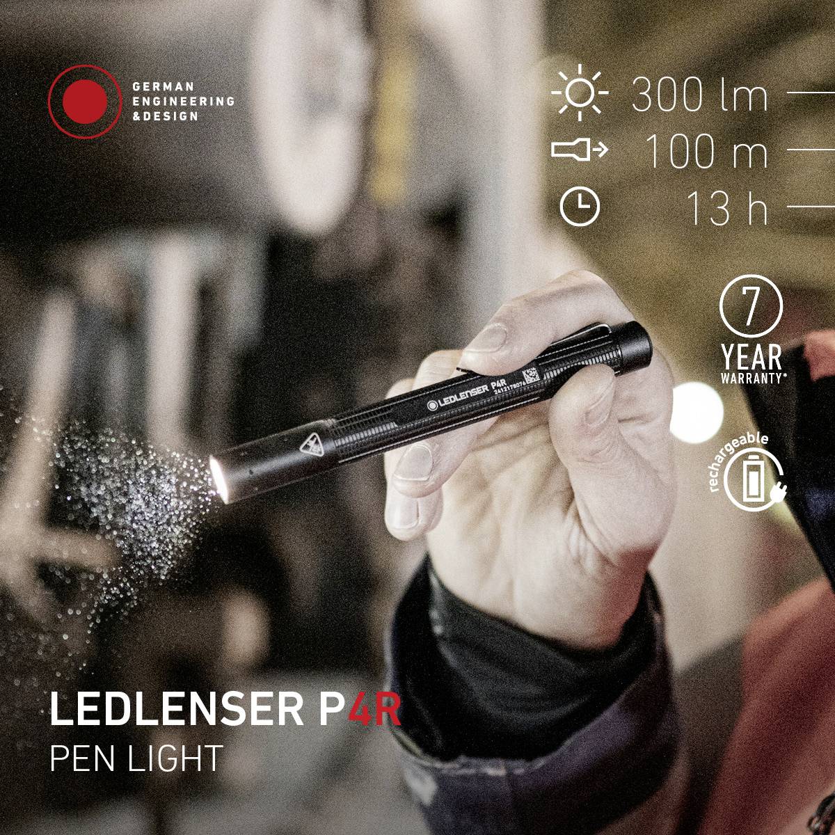 Jedna ruka drži LED baterijski reflektor. Tekst ističe karakteristike: '300 lm', '100 m' domet, '7 godina jamstva'.