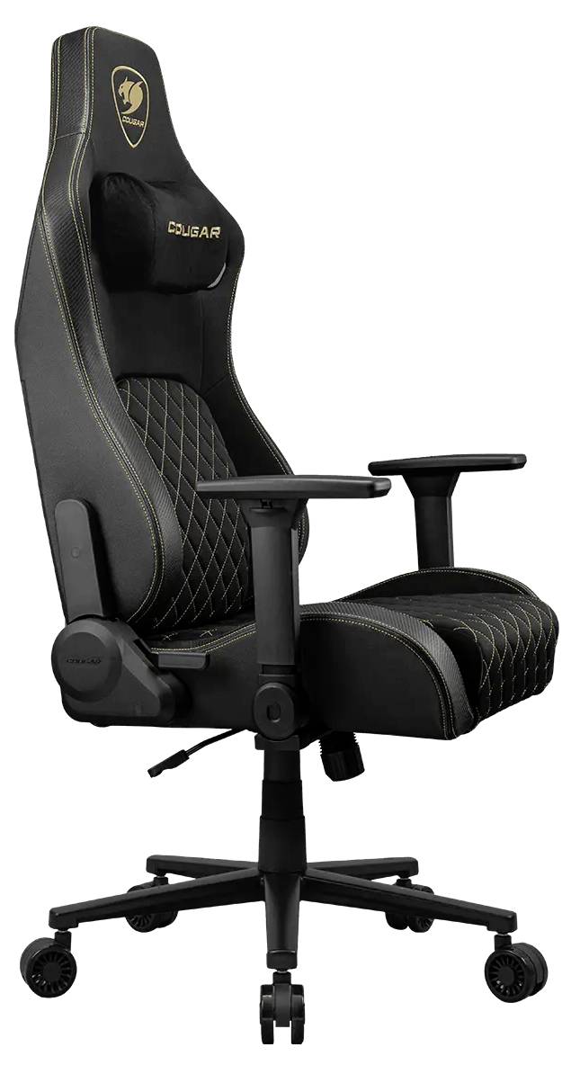 Crni ergonomski gaming stolac s visokim naslonom, podesivim rukohvatima i prošivenim jastukom. Ima logo brenda Cougar.