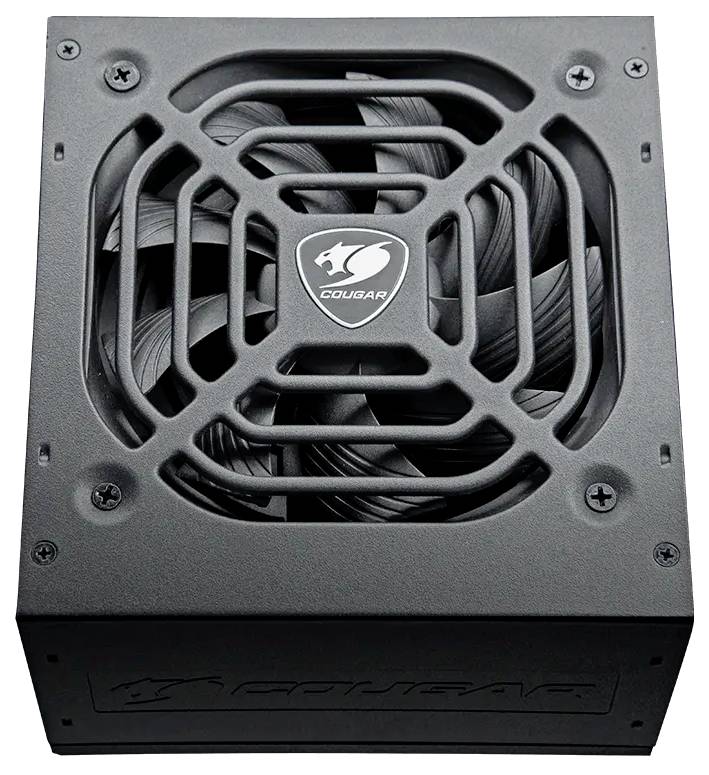 Crni napajalnik marke Cougar s ventilatorom i logotipom vidljivim odozgo, korišten za napajanje stolnog računala.