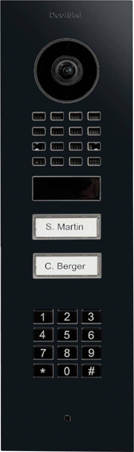 Interfon s kamerom, tipkovnicom i dvije natpisne pločice označene s 'S. Martin' i 'C. Berger'.